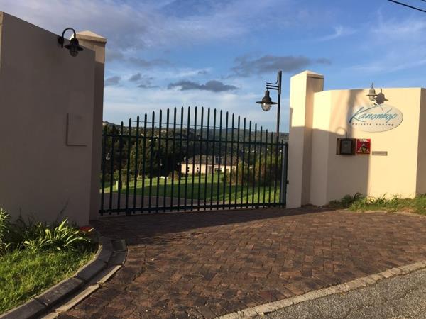 808 m² Land