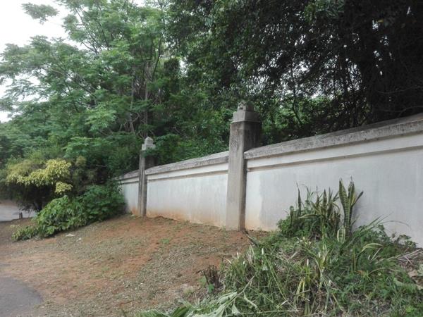 1 696 m² Land