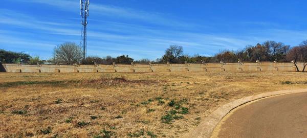 1 005 m² Land