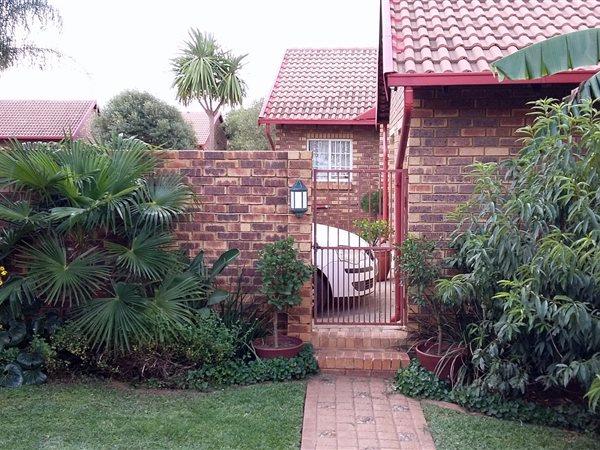 3 Bedroom Simplex in Meyerspark