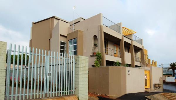 10 Bedroom Apartment