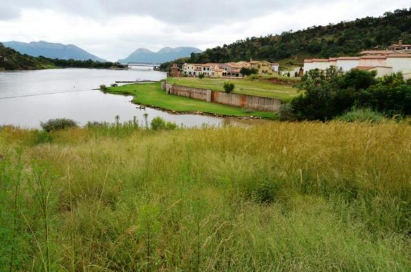 700 m² Land