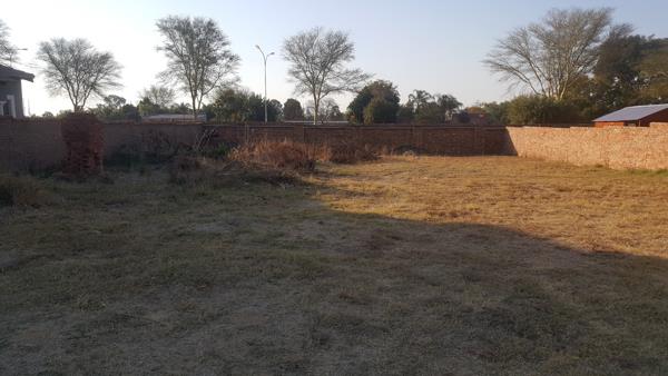 702 m² Land