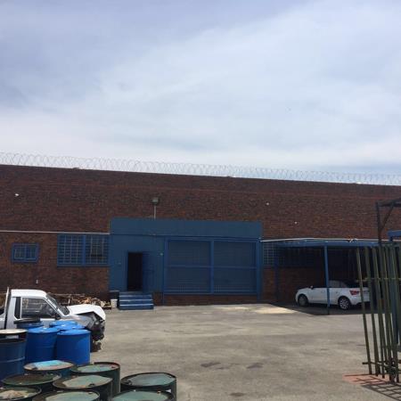 2 600  m² Industrial space