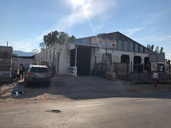 1 318  m² Commercial space