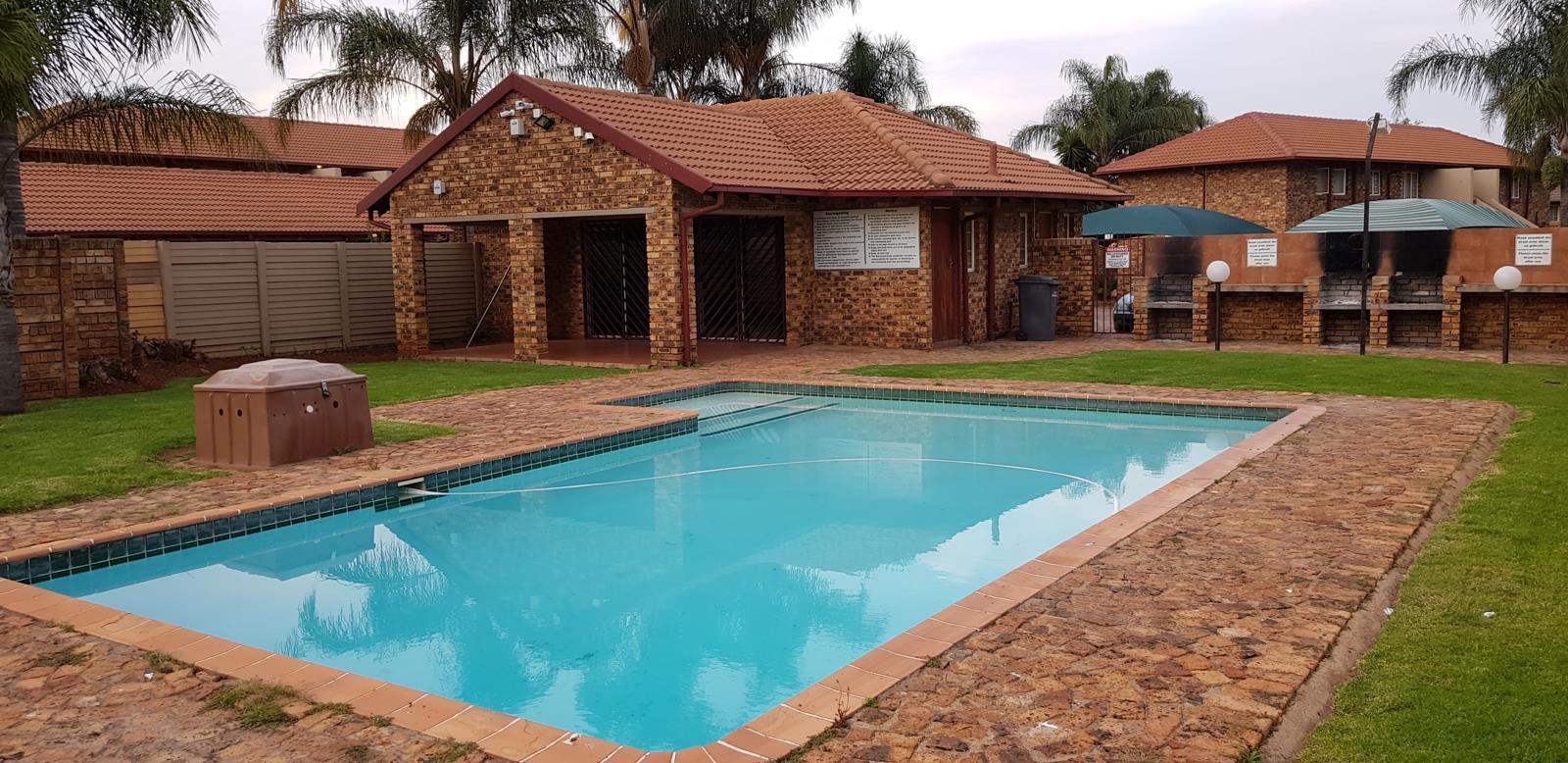 2 Bedroom Simplex in Moreleta Park