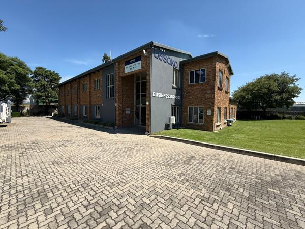 889  m² Industrial space