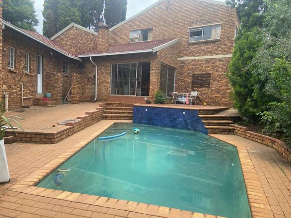 6 Bedroom House