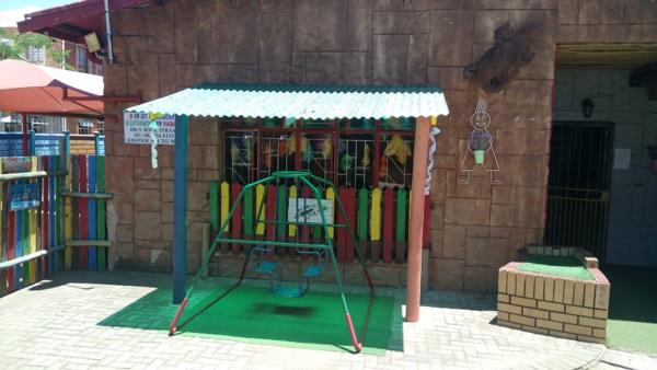 902  m² Commercial space