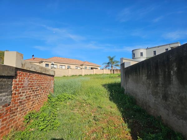 989 m² Land