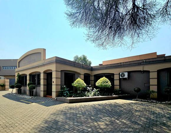 280  m² Commercial space