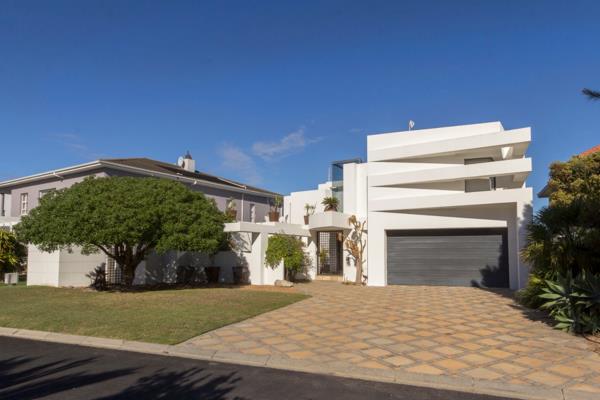 4 Bedroom House in Greenways Golf Estate