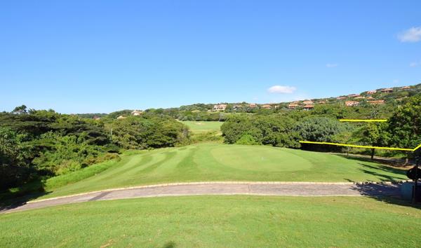 1 745 m² Land
