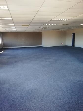 1 147  m² Office Space