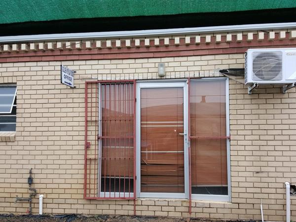 32  m² Commercial space