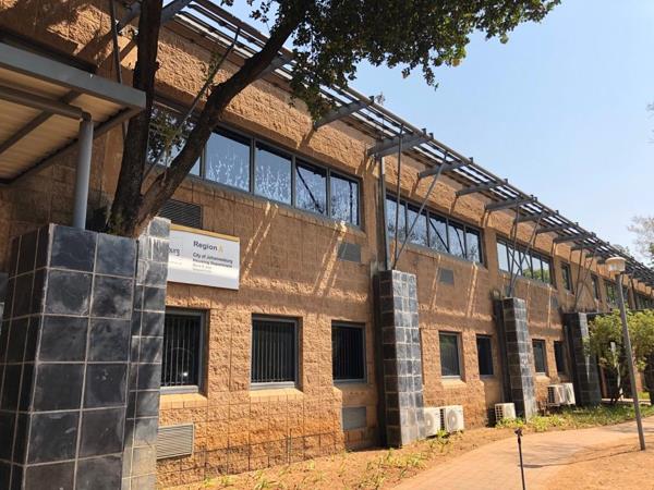 214  m² Commercial space