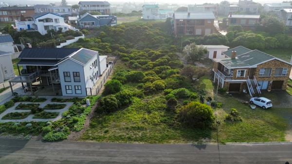738 m² Land