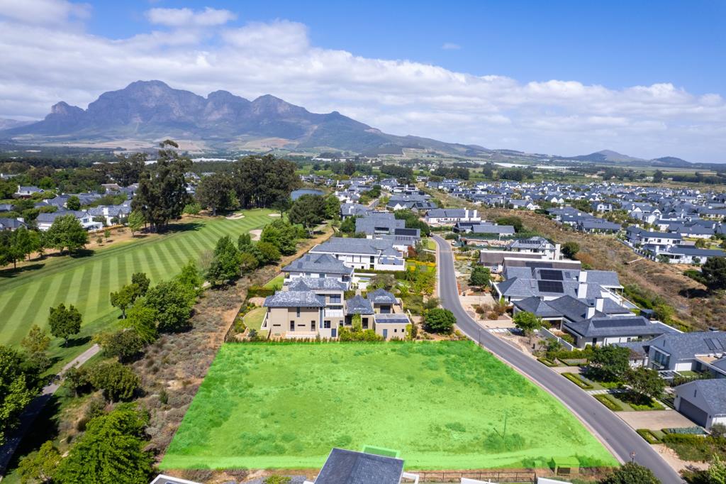 1 426 m² Land