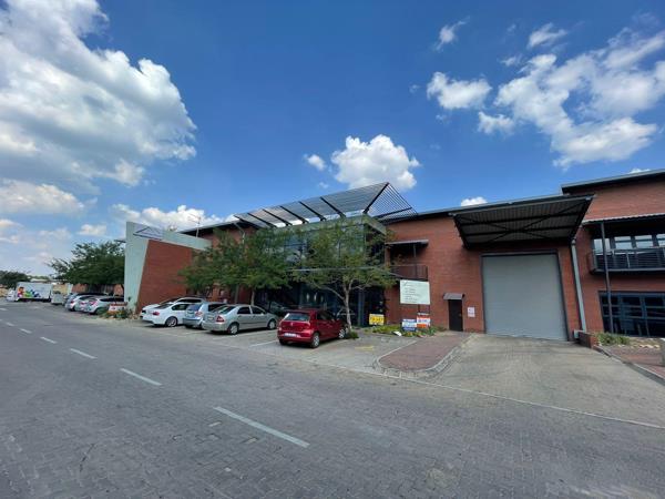 883 m² Industrial space