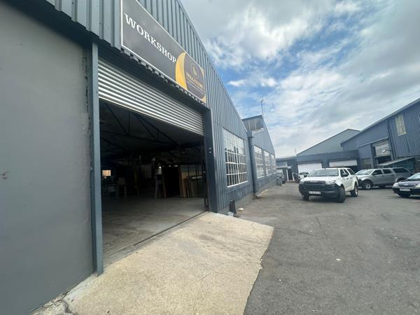 1 100  m² Industrial space