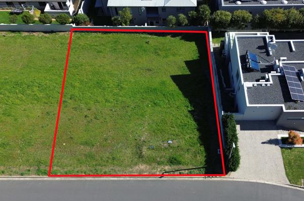 987 m² Land