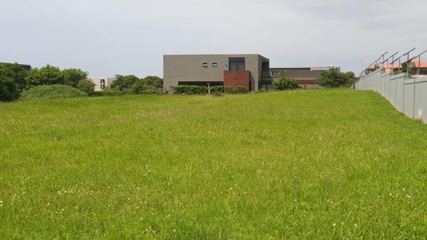 1 099 m² Land