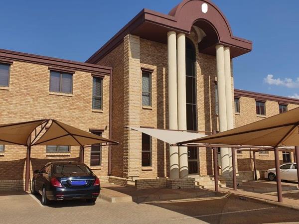 739  m² Commercial space