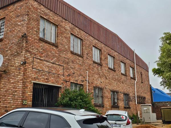 1 300  m² Industrial space