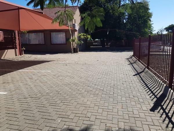 130  m² Commercial space