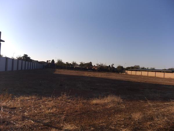 2 400 m² Land