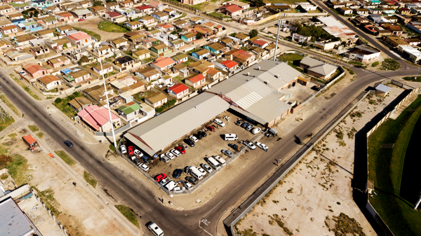 1 705  m² Commercial space