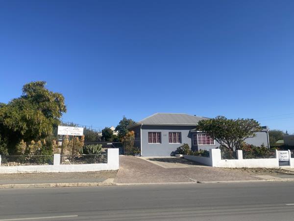 1 593  m² Commercial space