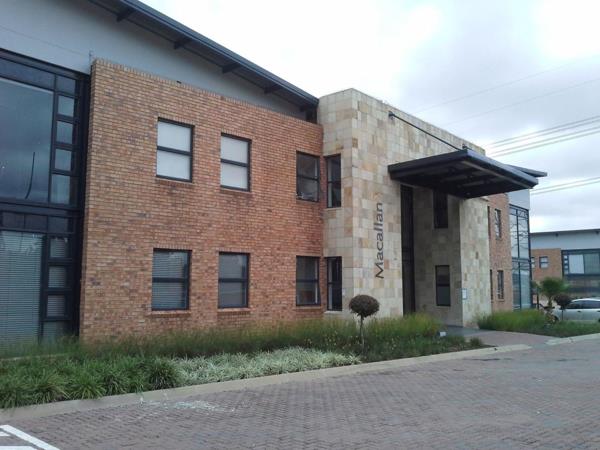 472  m² Commercial space