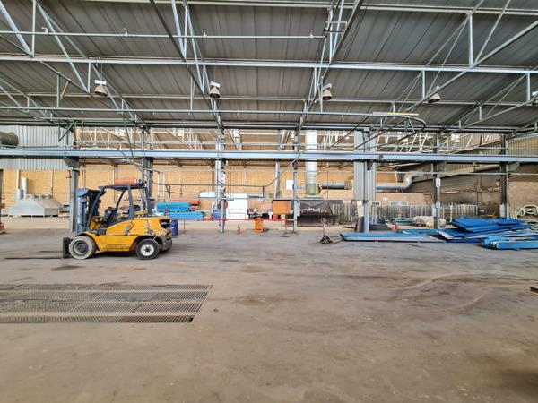 2 412  m² Industrial space