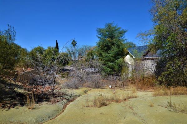 1 360 m² Land