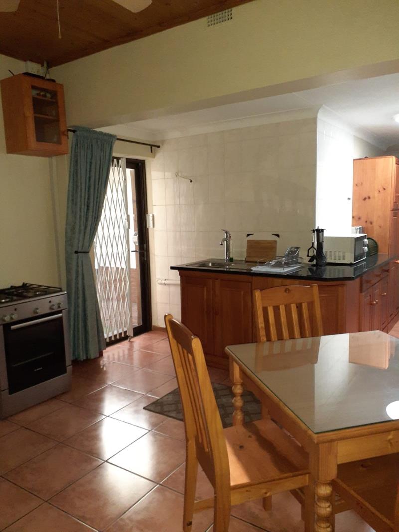 1 Bedroom Flat in Queenswood