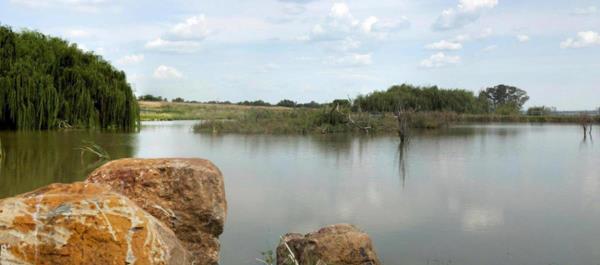 689 m² Land