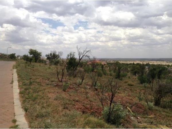 1 300 m² Land