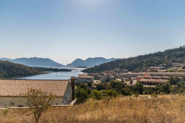 933 m² Land