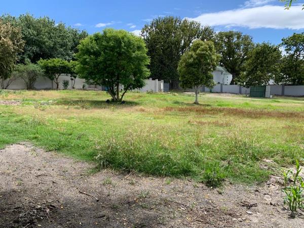 2 600 m² Land