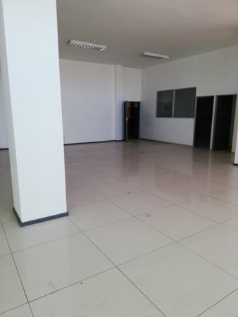 184  m² Commercial space