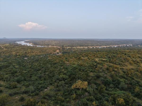 1 100 m² Commercial space