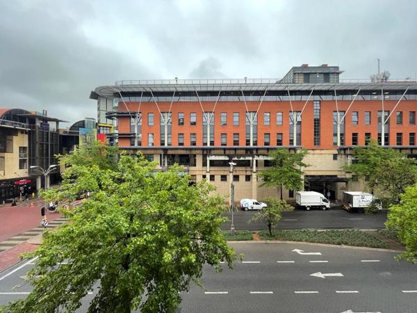 215 m² Commercial space