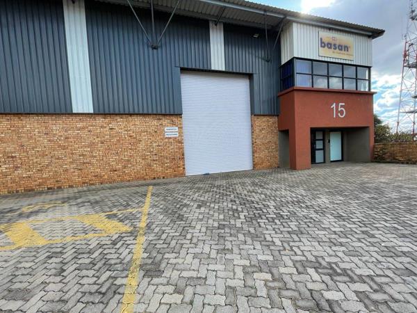 561  m² Industrial space