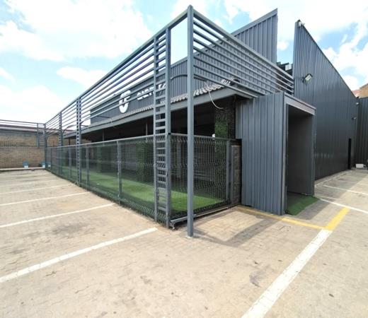 854  m² Commercial space