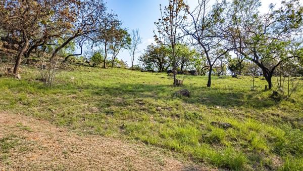 1 906 m² Land