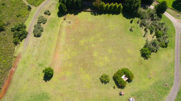 1 600 m² Land