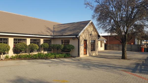 1 487  m² Commercial space