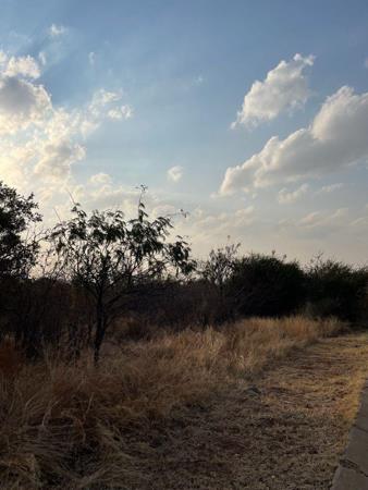 1 056 ha Land