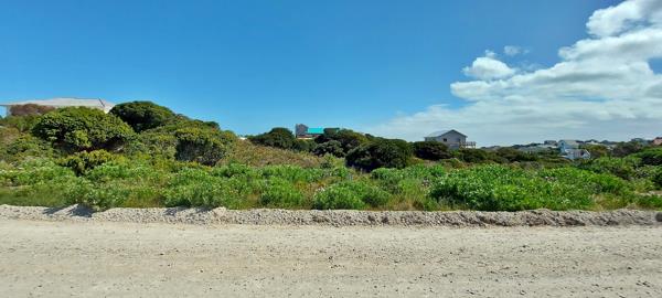748 m² Land